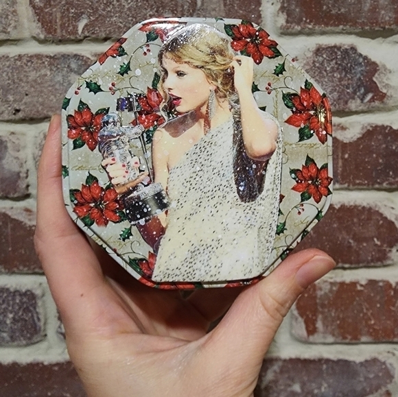 Taylor Swift Evermore Fearless Handmade Holiday Tin w/ 6 Friendship Bracelets - Picture 15 of 15
